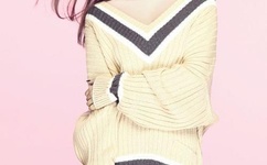 绿鱼头套男孩发声